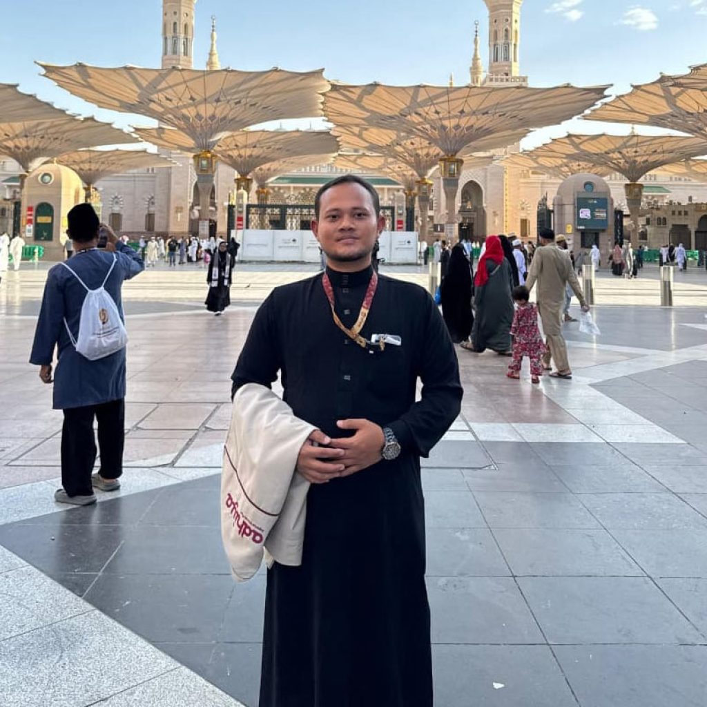 Tour-Leader-Aliyah-Tour-sertifikasi-BNSP